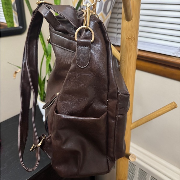 TRENDY FASHIONABLE Leather Backpack with removal shoulder strap - Picture 4 of 8